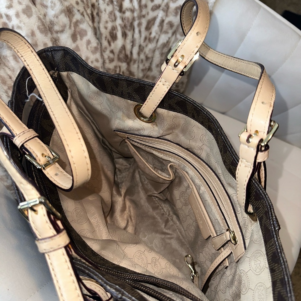 Michael Kors purse - Picture 3 of 4